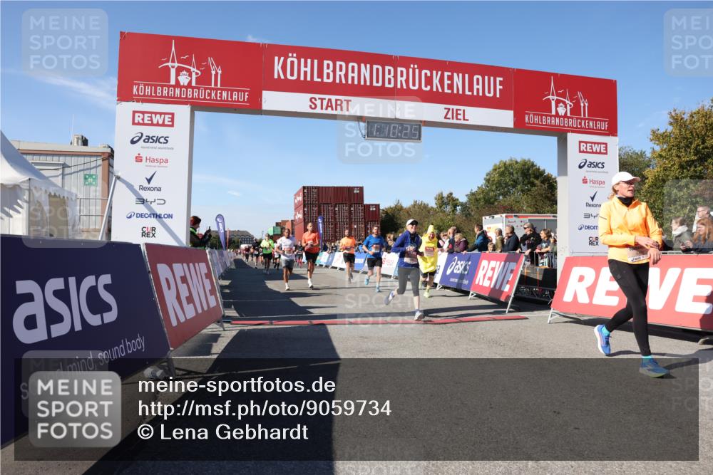 03.10.2025 - Köhlbrandbrückenlauf Lena Gebhardt http://msf.ph/oto/9059734 03.10.2025 13:10:25 Ziel 4147, 4364, 4429, 4479, 4710, 4711, 4774, 4822, 5029, 5689, 6024, 6294, 6587, 6781, 6782 meine-sportfotos.de