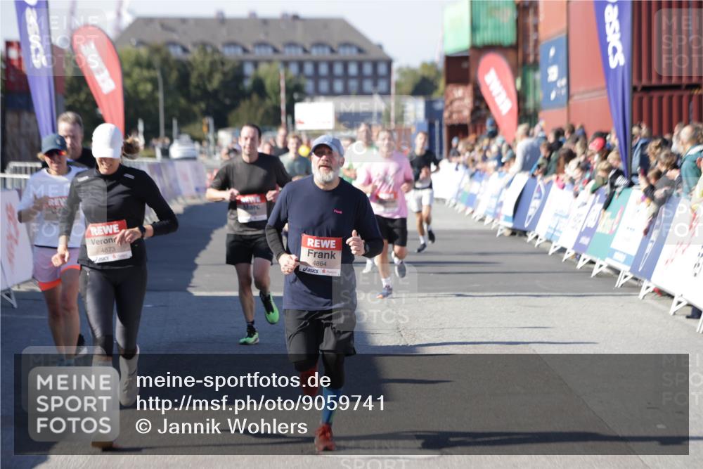 03.10.2025 - Köhlbrandbrückenlauf Jannik Wohlers http://msf.ph/oto/9059741 03.10.2025 13:12:33 Ziel 4189, 4609, 4638, 4700, 4745, 4858, 4864, 4873, 4908, 4973, 6466 meine-sportfotos.de