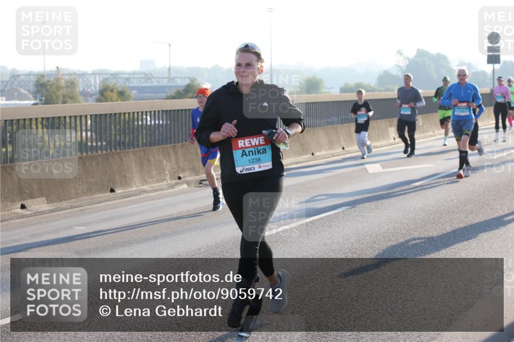 03.10.2025 - Köhlbrandbrückenlauf Lena Gebhardt http://msf.ph/oto/9059742 03.10.2025 09:18:57 Position 1 1238 meine-sportfotos.de