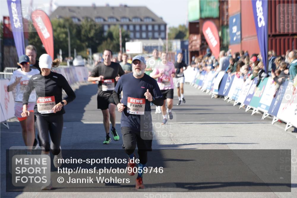 03.10.2025 - Köhlbrandbrückenlauf Jannik Wohlers http://msf.ph/oto/9059746 03.10.2025 13:12:33 Ziel 4189, 4609, 4638, 4700, 4745, 4858, 4864, 4873, 4908, 4973, 6466 meine-sportfotos.de
