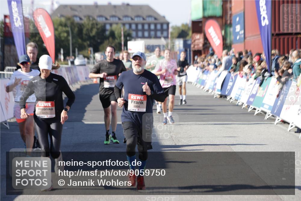 03.10.2025 - Köhlbrandbrückenlauf Jannik Wohlers http://msf.ph/oto/9059750 03.10.2025 13:12:34 Ziel 4189, 4609, 4638, 4700, 4745, 4858, 4864, 4873, 4973, 5874, 6466, 6588 meine-sportfotos.de