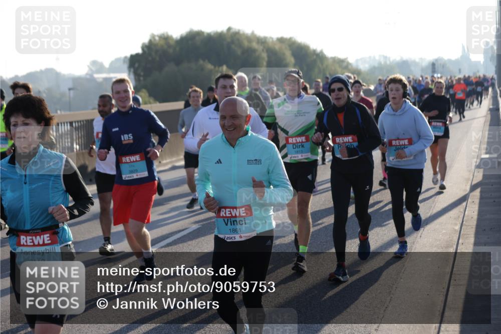 03.10.2025 - Köhlbrandbrückenlauf Jannik Wohlers http://msf.ph/oto/9059753 03.10.2025 09:22:20 Position 3 2119, 3829, 1861, 1813 meine-sportfotos.de