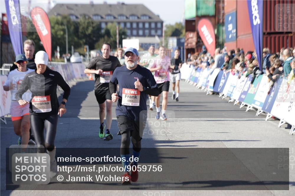 03.10.2025 - Köhlbrandbrückenlauf Jannik Wohlers http://msf.ph/oto/9059756 03.10.2025 13:12:34 Ziel 4189, 4609, 4638, 4700, 4745, 4858, 4864, 4873, 4973, 5874, 6466, 6588 meine-sportfotos.de