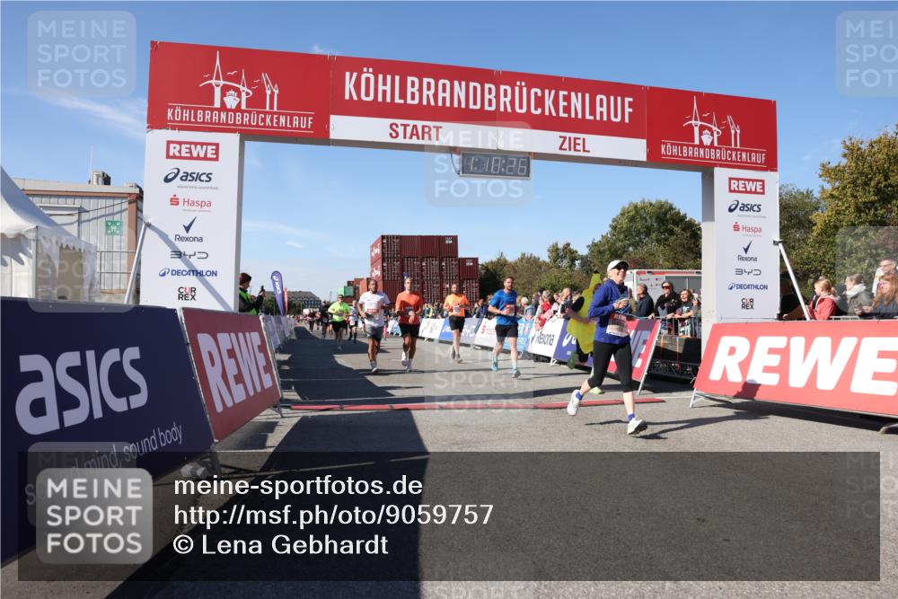 03.10.2025 - Köhlbrandbrückenlauf Lena Gebhardt http://msf.ph/oto/9059757 03.10.2025 13:10:26 Ziel 4147, 4364, 4429, 4479, 4710, 4711, 4774, 5029, 5689, 6024, 6294, 6587, 6781, 6782 meine-sportfotos.de