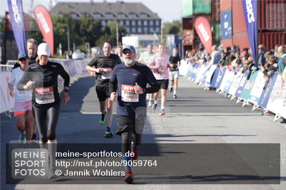 03.10.2025 - Köhlbrandbrückenlauf Jannik Wohlers http://msf.ph/oto/9059764 03.10.2025 13:12:34 Ziel 4189, 4609, 4638, 4700, 4745, 4858, 4864, 4873, 4973, 5874, 6466, 6588 meine-sportfotos.de