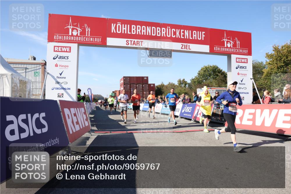 03.10.2025 - Köhlbrandbrückenlauf Lena Gebhardt http://msf.ph/oto/9059767 03.10.2025 13:10:26 Ziel 4147, 4364, 4429, 4479, 4710, 4711, 4774, 5029, 5689, 6024, 6294, 6587, 6781, 6782 meine-sportfotos.de