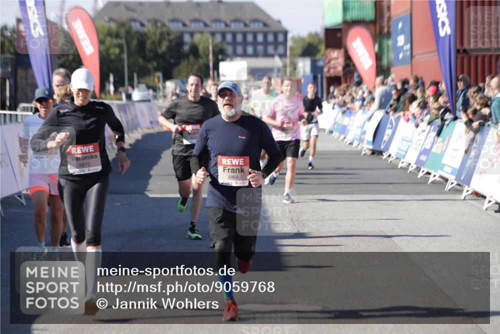 03.10.2025 - Köhlbrandbrückenlauf Jannik Wohlers http://msf.ph/oto/9059768 03.10.2025 13:12:34 Ziel 4189, 4609, 4638, 4700, 4745, 4858, 4864, 4873, 4973, 5874, 6466, 6588 meine-sportfotos.de