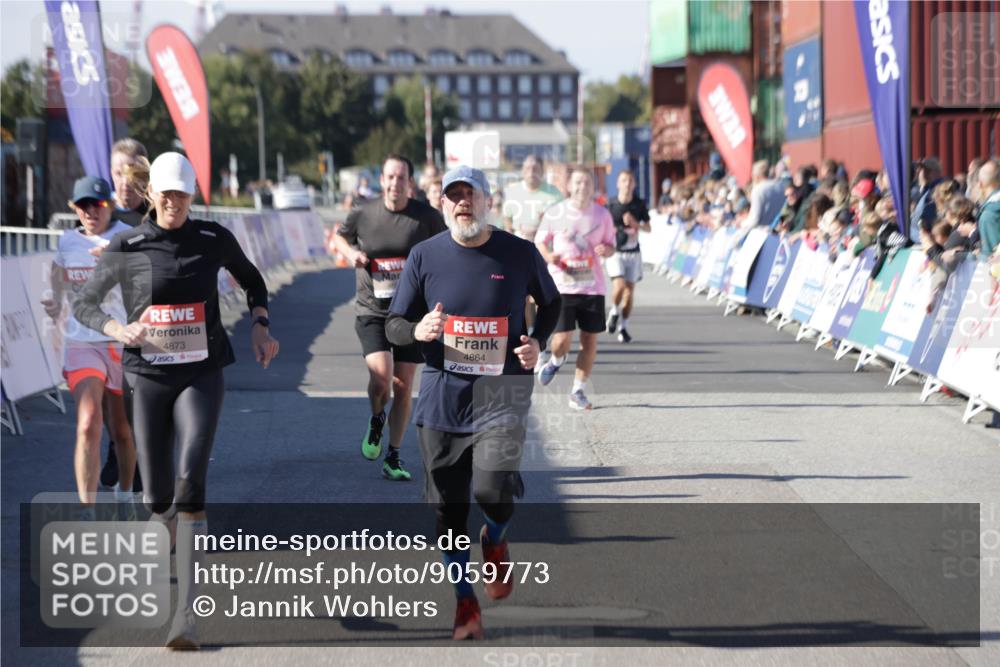 03.10.2025 - Köhlbrandbrückenlauf Jannik Wohlers http://msf.ph/oto/9059773 03.10.2025 13:12:34 Ziel 4189, 4609, 4638, 4700, 4745, 4858, 4864, 4873, 4973, 5874, 6466, 6588 meine-sportfotos.de