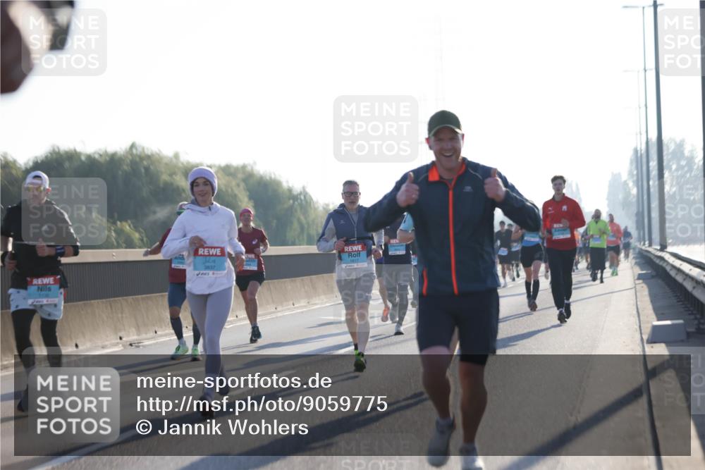 03.10.2025 - Köhlbrandbrückenlauf Jannik Wohlers http://msf.ph/oto/9059775 03.10.2025 09:14:30 Position 3 1130, 3837, 1617 meine-sportfotos.de