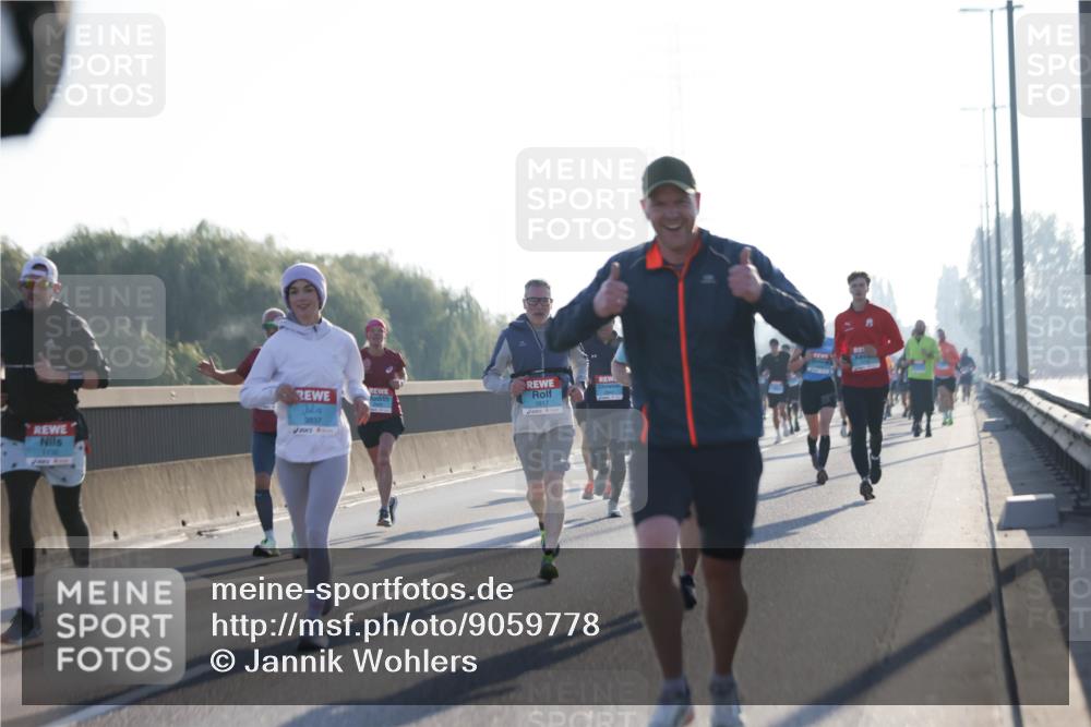 03.10.2025 - Köhlbrandbrückenlauf Jannik Wohlers http://msf.ph/oto/9059778 03.10.2025 09:14:30 Position 3 3837, 1617 meine-sportfotos.de