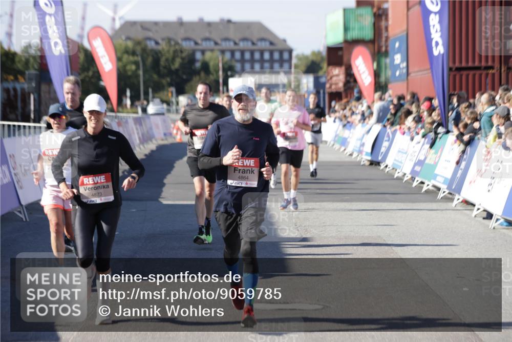 03.10.2025 - Köhlbrandbrückenlauf Jannik Wohlers http://msf.ph/oto/9059785 03.10.2025 13:12:34 Ziel 4189, 4609, 4638, 4700, 4745, 4858, 4864, 4873, 4973, 5874, 6466, 6588 meine-sportfotos.de
