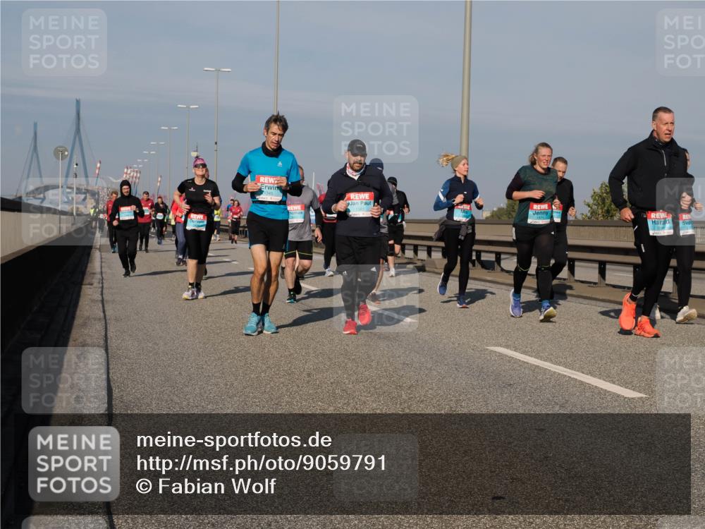 03.10.2025 - Köhlbrandbrückenlauf Fabian Wolf http://msf.ph/oto/9059791 03.10.2025 10:04:59 Position 3 1345, 1571, 3706 meine-sportfotos.de