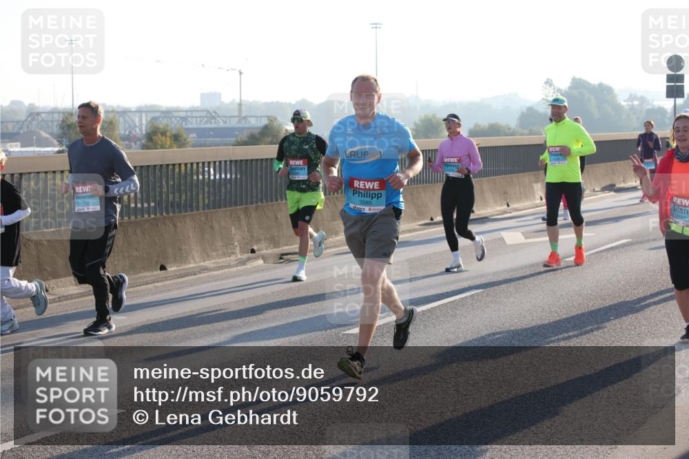 03.10.2025 - Köhlbrandbrückenlauf Lena Gebhardt http://msf.ph/oto/9059792 03.10.2025 09:19:01 Position 1 1172, 3585, 1409, 3197 meine-sportfotos.de