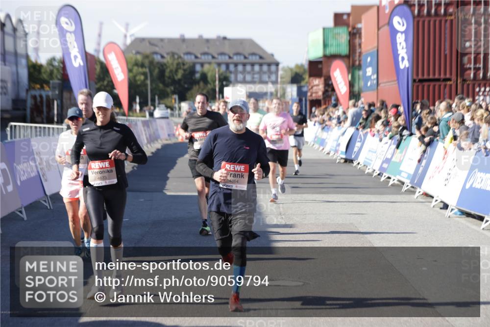 03.10.2025 - Köhlbrandbrückenlauf Jannik Wohlers http://msf.ph/oto/9059794 03.10.2025 13:12:34 Ziel 4189, 4609, 4638, 4700, 4745, 4858, 4864, 4873, 4973, 5874, 6466, 6588 meine-sportfotos.de