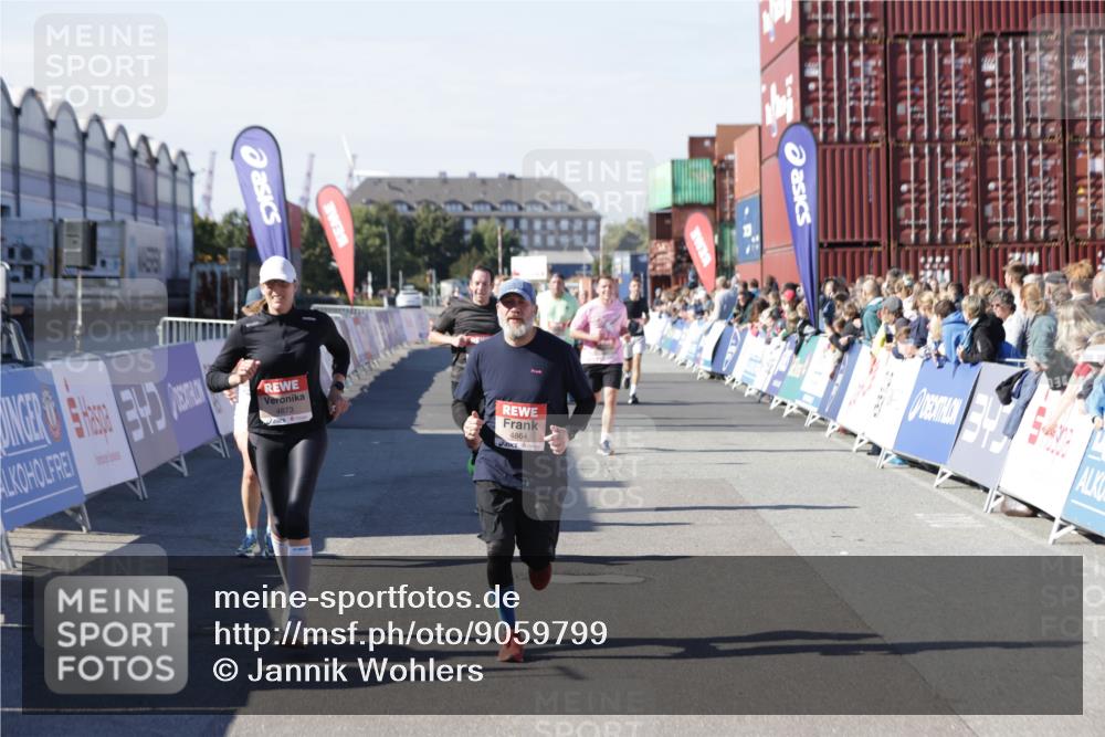 03.10.2025 - Köhlbrandbrückenlauf Jannik Wohlers http://msf.ph/oto/9059799 03.10.2025 13:12:34 Ziel 4189, 4609, 4638, 4700, 4745, 4858, 4864, 4873, 4973, 5874, 6466, 6588 meine-sportfotos.de