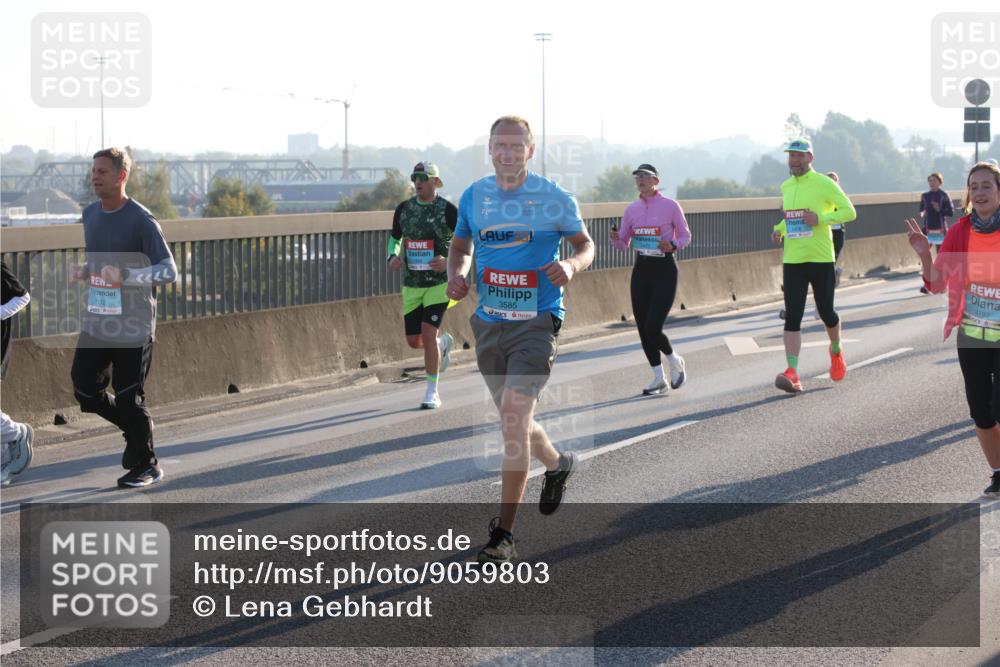 03.10.2025 - Köhlbrandbrückenlauf Lena Gebhardt http://msf.ph/oto/9059803 03.10.2025 09:19:01 Position 1 1172, 1409, 1346, 3585, 3197 meine-sportfotos.de