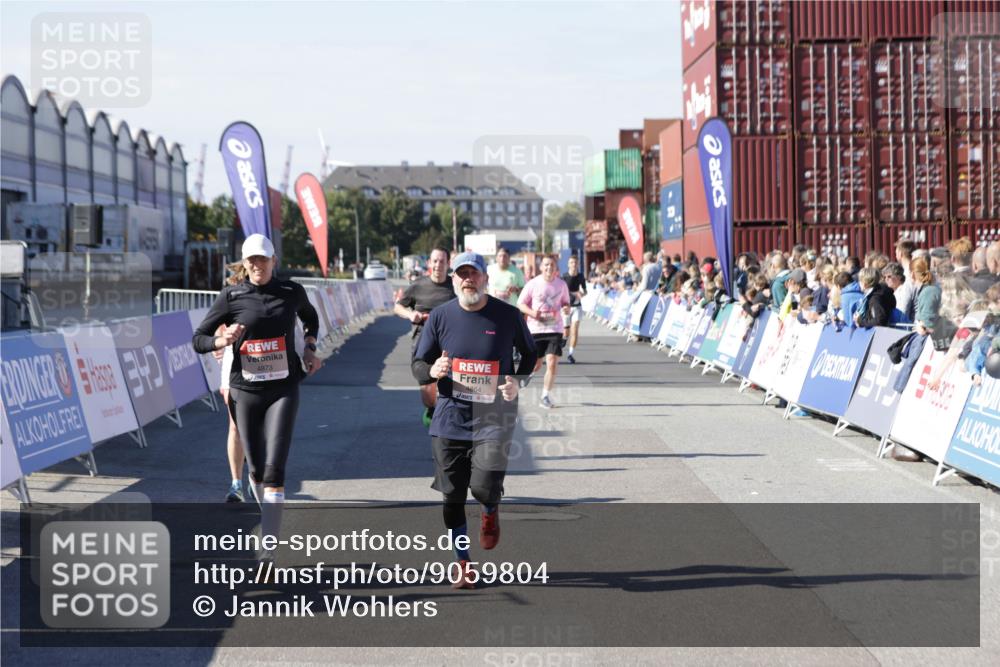 03.10.2025 - Köhlbrandbrückenlauf Jannik Wohlers http://msf.ph/oto/9059804 03.10.2025 13:12:34 Ziel 4189, 4609, 4638, 4700, 4745, 4858, 4864, 4873, 4973, 5874, 6466, 6588 meine-sportfotos.de