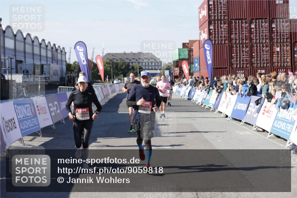 03.10.2025 - Köhlbrandbrückenlauf Jannik Wohlers http://msf.ph/oto/9059818 03.10.2025 13:12:35 Ziel 4048, 4189, 4609, 4638, 4700, 4745, 4858, 4864, 4873, 4973, 5874, 6466, 6588 meine-sportfotos.de