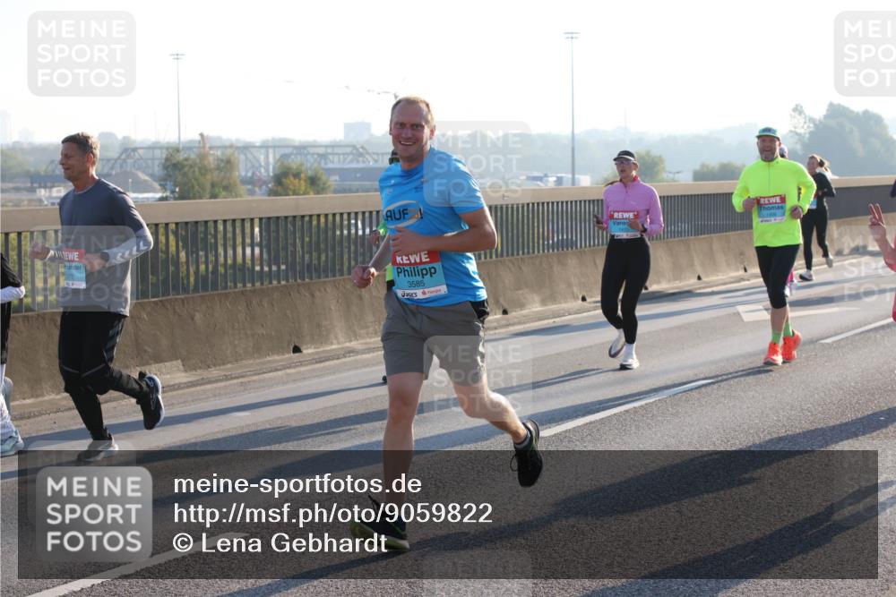 03.10.2025 - Köhlbrandbrückenlauf Lena Gebhardt http://msf.ph/oto/9059822 03.10.2025 09:19:01 Position 1 1172, 3585, 1409 meine-sportfotos.de