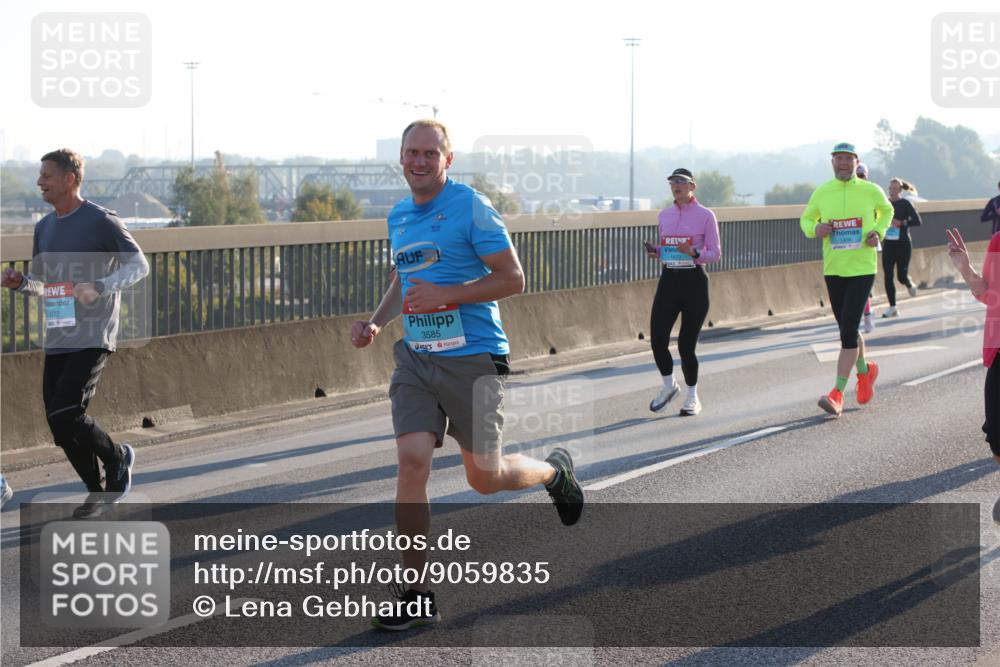 03.10.2025 - Köhlbrandbrückenlauf Lena Gebhardt http://msf.ph/oto/9059835 03.10.2025 09:19:01 Position 1 3585, 1172, 1473 meine-sportfotos.de