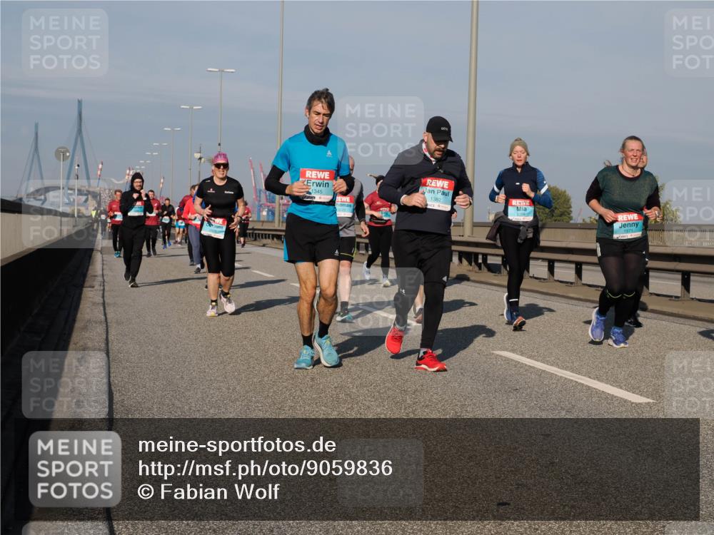 03.10.2025 - Köhlbrandbrückenlauf Fabian Wolf http://msf.ph/oto/9059836 03.10.2025 10:05:00 Position 3 2828, 1345, 1382, 1571 meine-sportfotos.de