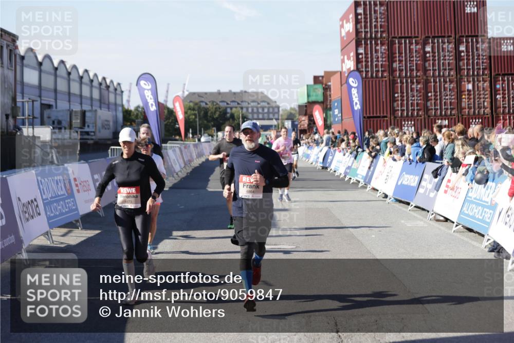 03.10.2025 - Köhlbrandbrückenlauf Jannik Wohlers http://msf.ph/oto/9059847 03.10.2025 13:12:35 Ziel 4048, 4189, 4609, 4638, 4700, 4745, 4858, 4864, 4873, 4973, 5874, 6466, 6588 meine-sportfotos.de