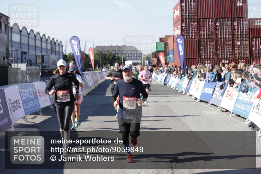 03.10.2025 - Köhlbrandbrückenlauf Jannik Wohlers http://msf.ph/oto/9059849 03.10.2025 13:12:35 Ziel 4048, 4189, 4609, 4638, 4700, 4745, 4858, 4864, 4873, 4973, 5874, 6466, 6588 meine-sportfotos.de