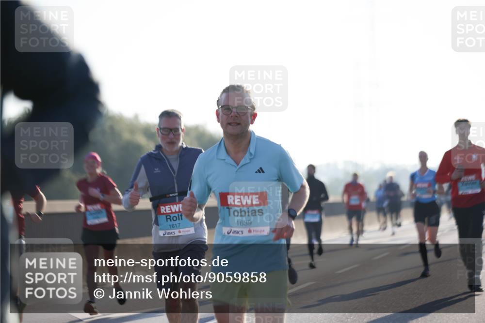 03.10.2025 - Köhlbrandbrückenlauf Jannik Wohlers http://msf.ph/oto/9059858 03.10.2025 09:14:32 Position 3 1617, 1639 meine-sportfotos.de