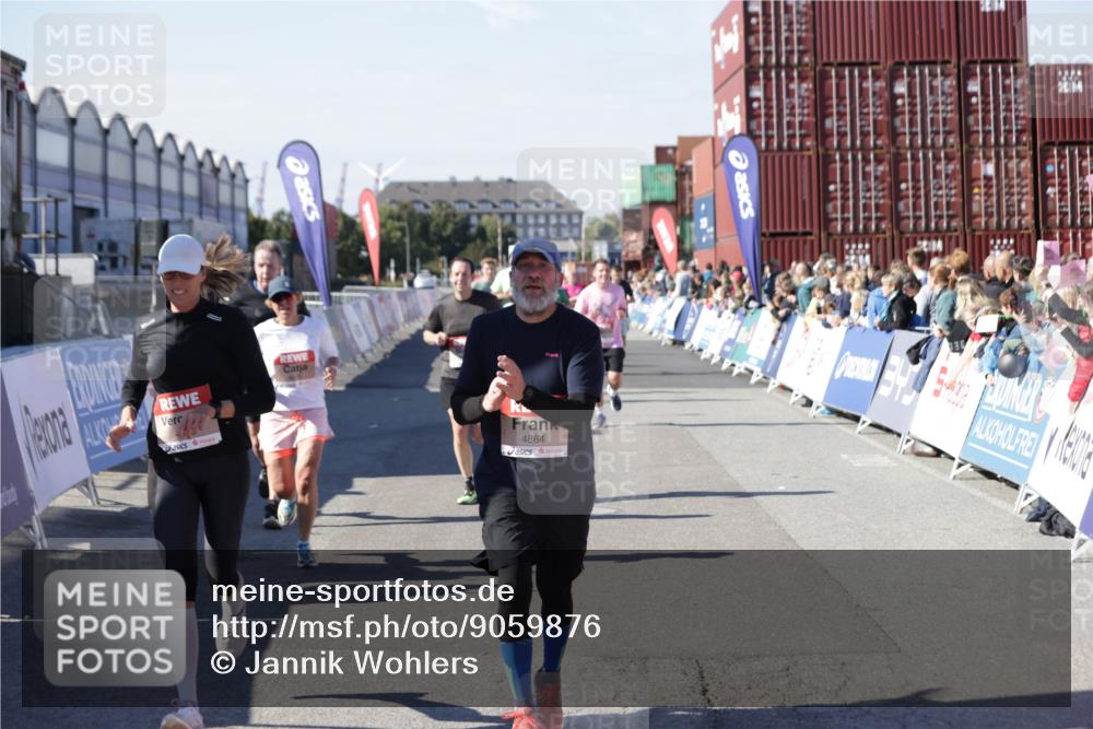 03.10.2025 - Köhlbrandbrückenlauf Jannik Wohlers http://msf.ph/oto/9059876 03.10.2025 13:12:36 Ziel 4048, 4189, 4609, 4638, 4700, 4745, 4858, 4864, 4873, 4973, 5874, 6466, 6588 meine-sportfotos.de