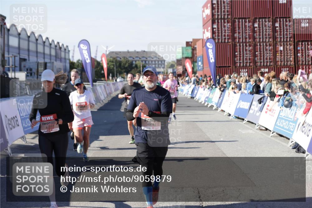 03.10.2025 - Köhlbrandbrückenlauf Jannik Wohlers http://msf.ph/oto/9059879 03.10.2025 13:12:36 Ziel 4048, 4189, 4609, 4638, 4700, 4745, 4858, 4864, 4873, 4973, 5874, 6466, 6588 meine-sportfotos.de