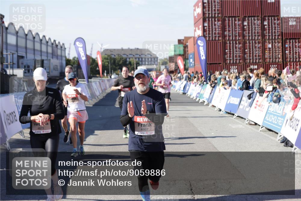 03.10.2025 - Köhlbrandbrückenlauf Jannik Wohlers http://msf.ph/oto/9059886 03.10.2025 13:12:36 Ziel 4048, 4189, 4609, 4638, 4700, 4745, 4858, 4864, 4873, 4973, 5874, 6466, 6588 meine-sportfotos.de