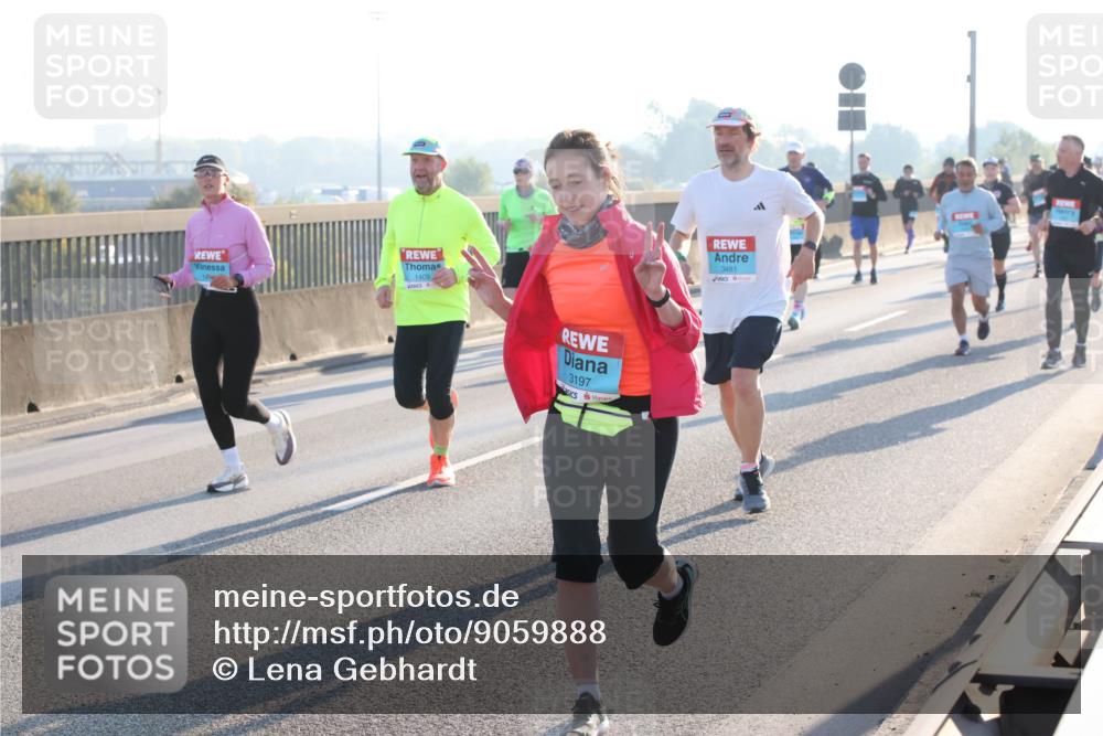 03.10.2025 - Köhlbrandbrückenlauf Lena Gebhardt http://msf.ph/oto/9059888 03.10.2025 09:19:02 Position 1 1409, 3197, 3481 meine-sportfotos.de
