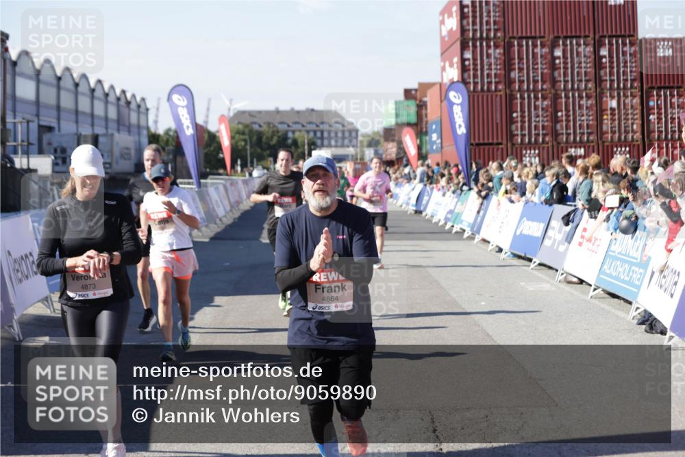 03.10.2025 - Köhlbrandbrückenlauf Jannik Wohlers http://msf.ph/oto/9059890 03.10.2025 13:12:36 Ziel 4048, 4189, 4609, 4638, 4700, 4745, 4858, 4864, 4873, 4973, 5874, 6466, 6588 meine-sportfotos.de