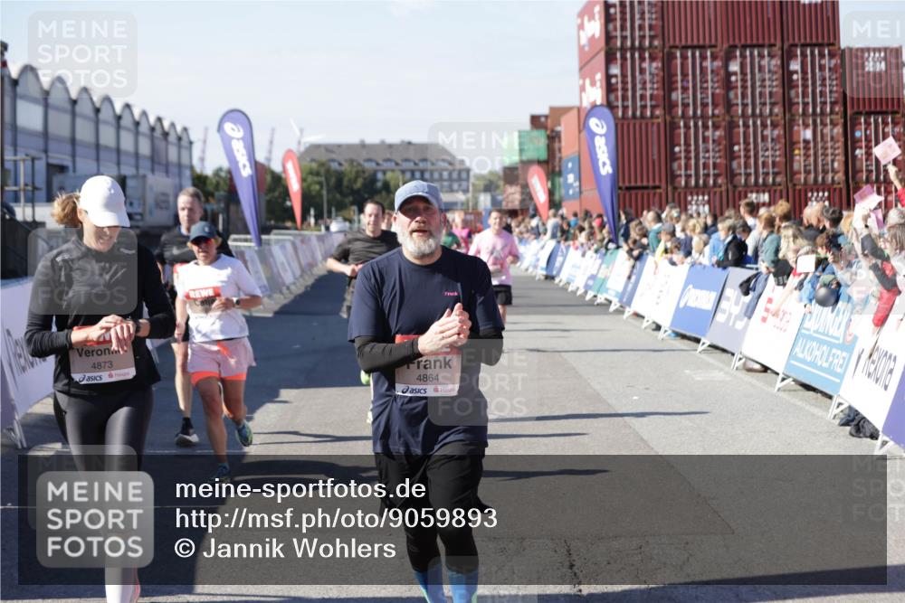 03.10.2025 - Köhlbrandbrückenlauf Jannik Wohlers http://msf.ph/oto/9059893 03.10.2025 13:12:36 Ziel 4048, 4189, 4609, 4638, 4700, 4745, 4858, 4864, 4873, 4973, 5874, 6466, 6588 meine-sportfotos.de