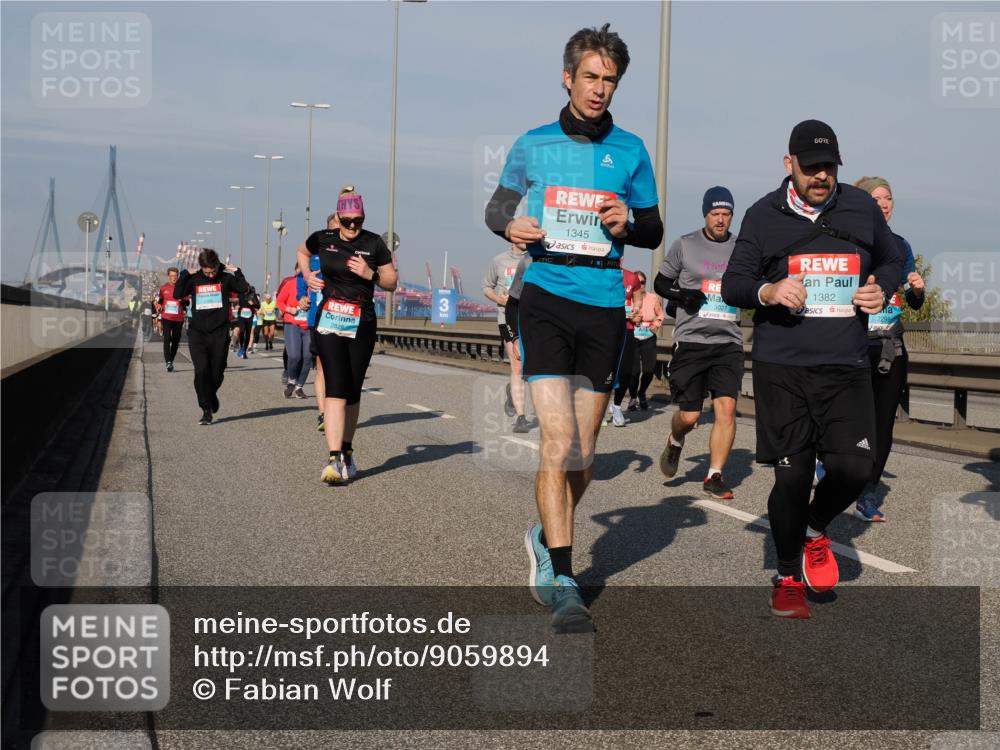 03.10.2025 - Köhlbrandbrückenlauf Fabian Wolf http://msf.ph/oto/9059894 03.10.2025 10:05:02 Position 3 3, 6, 1345, 3027, 1382 meine-sportfotos.de