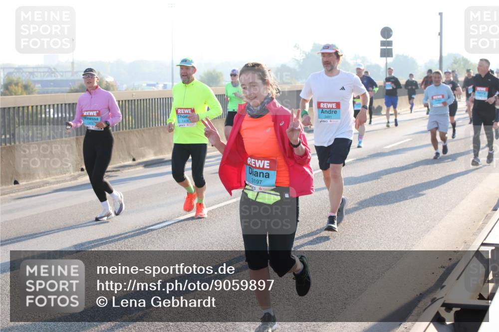 03.10.2025 - Köhlbrandbrückenlauf Lena Gebhardt http://msf.ph/oto/9059897 03.10.2025 09:19:02 Position 1 1473, 1409, 3197, 3481 meine-sportfotos.de