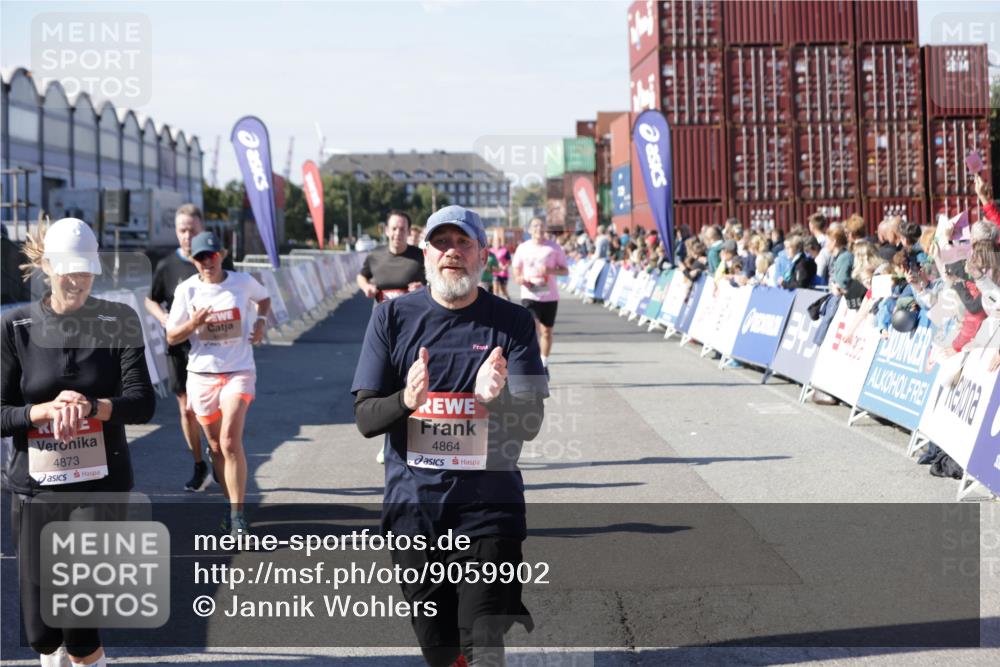 03.10.2025 - Köhlbrandbrückenlauf Jannik Wohlers http://msf.ph/oto/9059902 03.10.2025 13:12:36 Ziel 4048, 4189, 4609, 4638, 4700, 4745, 4858, 4864, 4873, 4973, 5874, 6466, 6588 meine-sportfotos.de