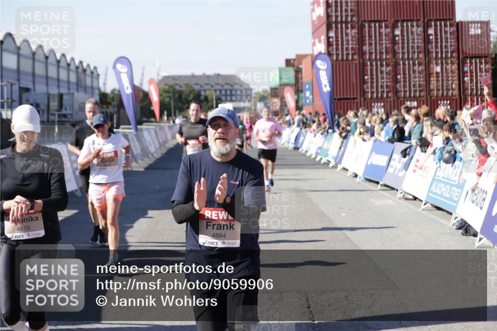 03.10.2025 - Köhlbrandbrückenlauf Jannik Wohlers http://msf.ph/oto/9059906 03.10.2025 13:12:36 Ziel 4048, 4189, 4609, 4638, 4700, 4745, 4858, 4864, 4873, 4973, 5874, 6466, 6588 meine-sportfotos.de