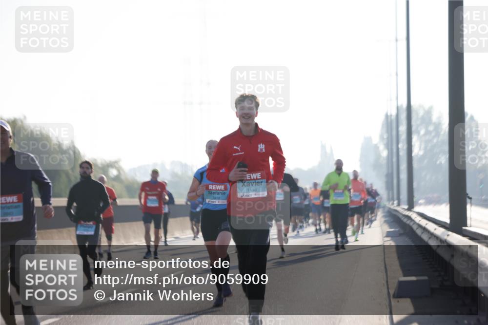 03.10.2025 - Köhlbrandbrückenlauf Jannik Wohlers http://msf.ph/oto/9059909 03.10.2025 09:14:33 Position 3 2843, 3458, 1118 meine-sportfotos.de