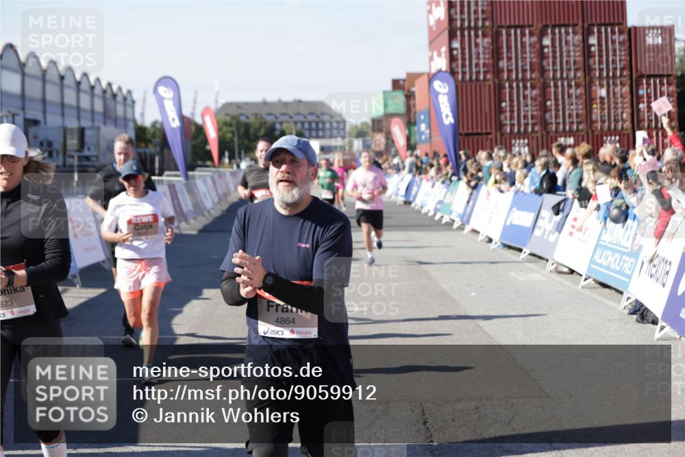 03.10.2025 - Köhlbrandbrückenlauf Jannik Wohlers http://msf.ph/oto/9059912 03.10.2025 13:12:36 Ziel 4048, 4189, 4609, 4638, 4700, 4745, 4858, 4864, 4873, 4973, 5874, 6466, 6588 meine-sportfotos.de