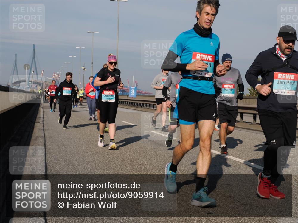 03.10.2025 - Köhlbrandbrückenlauf Fabian Wolf http://msf.ph/oto/9059914 03.10.2025 10:05:02 Position 3 2828, 3, 3027, 1382 meine-sportfotos.de