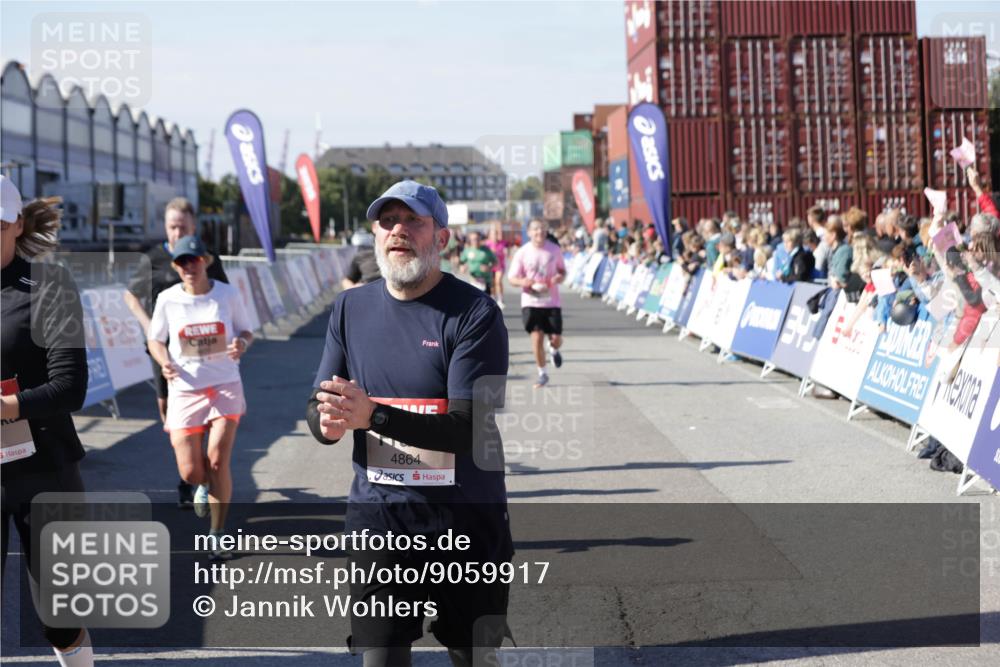 03.10.2025 - Köhlbrandbrückenlauf Jannik Wohlers http://msf.ph/oto/9059917 03.10.2025 13:12:36 Ziel 4048, 4189, 4609, 4638, 4700, 4745, 4858, 4864, 4873, 4973, 5874, 6466, 6588 meine-sportfotos.de