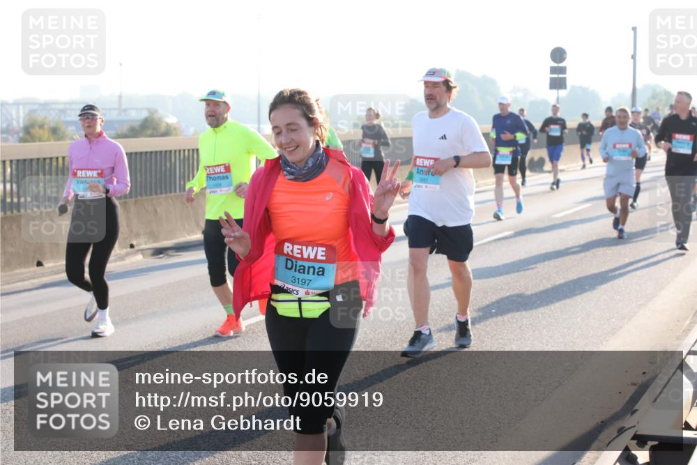 03.10.2025 - Köhlbrandbrückenlauf Lena Gebhardt http://msf.ph/oto/9059919 03.10.2025 09:19:03 Position 1 1409, 3197, 3481 meine-sportfotos.de