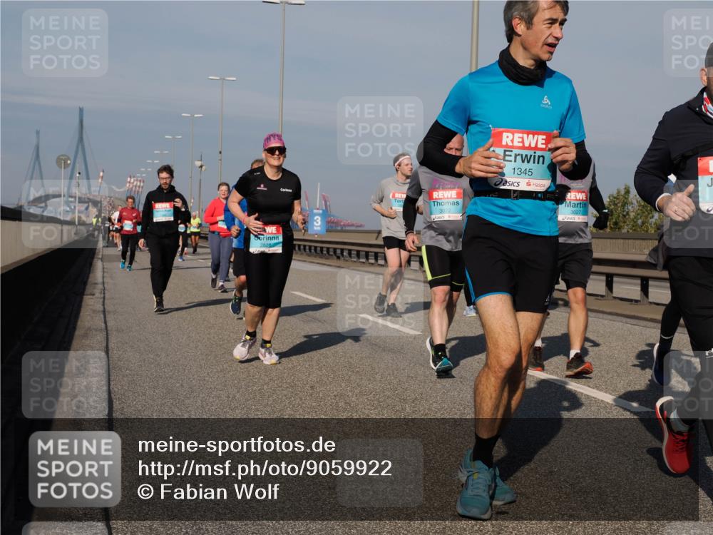 03.10.2025 - Köhlbrandbrückenlauf Fabian Wolf http://msf.ph/oto/9059922 03.10.2025 10:05:02 Position 3 2828, 3022, 1345, 3027 meine-sportfotos.de