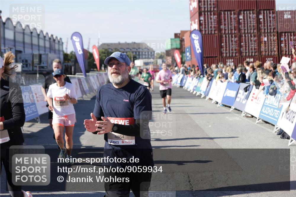 03.10.2025 - Köhlbrandbrückenlauf Jannik Wohlers http://msf.ph/oto/9059934 03.10.2025 13:12:36 Ziel 4048, 4189, 4609, 4638, 4700, 4745, 4858, 4864, 4873, 4973, 5874, 6466, 6588 meine-sportfotos.de