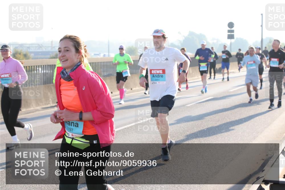 03.10.2025 - Köhlbrandbrückenlauf Lena Gebhardt http://msf.ph/oto/9059936 03.10.2025 09:19:03 Position 1 3197, 3481 meine-sportfotos.de