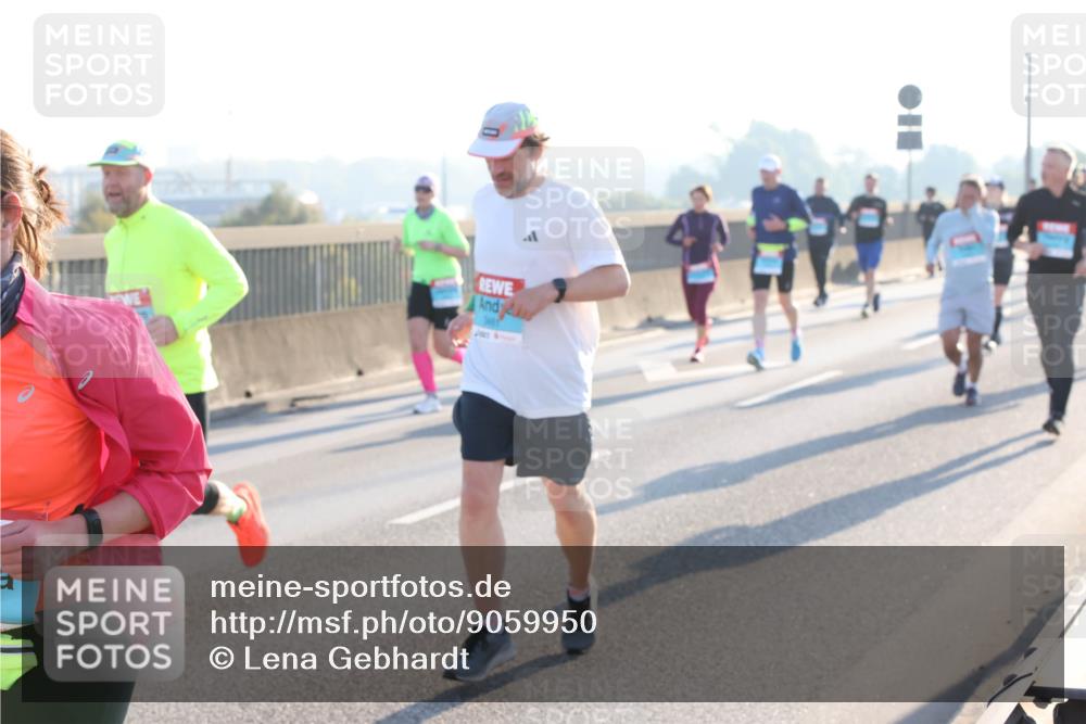 03.10.2025 - Köhlbrandbrückenlauf Lena Gebhardt http://msf.ph/oto/9059950 03.10.2025 09:19:03 Position 1  meine-sportfotos.de