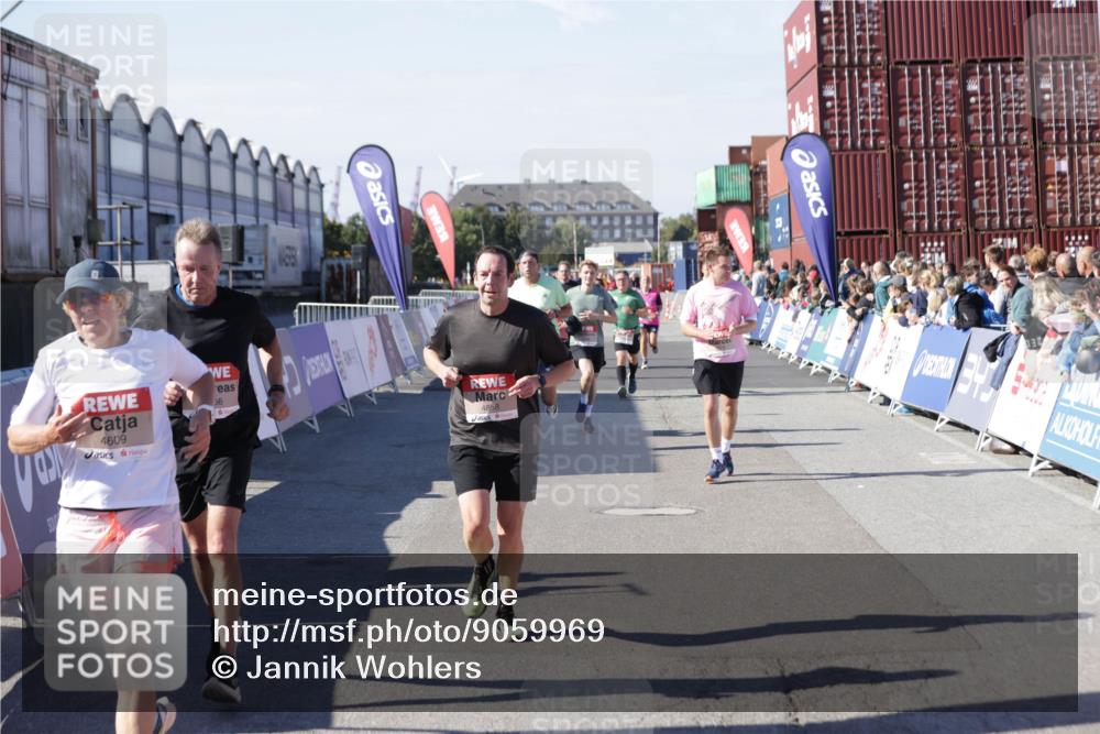 03.10.2025 - Köhlbrandbrückenlauf Jannik Wohlers http://msf.ph/oto/9059969 03.10.2025 13:12:38 Ziel 4048, 4189, 4391, 4392, 4527, 4609, 4638, 4700, 4858, 4864, 4873, 4973, 5874, 6466, 6588 meine-sportfotos.de