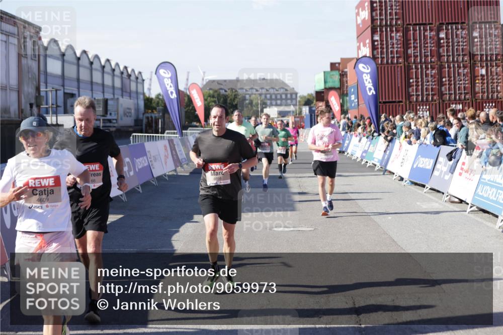 03.10.2025 - Köhlbrandbrückenlauf Jannik Wohlers http://msf.ph/oto/9059973 03.10.2025 13:12:38 Ziel 4048, 4189, 4391, 4392, 4527, 4609, 4638, 4700, 4858, 4864, 4873, 4973, 5874, 6466, 6588 meine-sportfotos.de