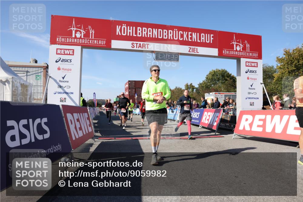 03.10.2025 - Köhlbrandbrückenlauf Lena Gebhardt http://msf.ph/oto/9059982 03.10.2025 13:10:32 Ziel 4386, 4429, 4479, 4514, 4710, 4711, 4774, 5229, 5383, 5689, 5738, 5889, 6024, 6177, 6294, 6779, 6781, 6782 meine-sportfotos.de